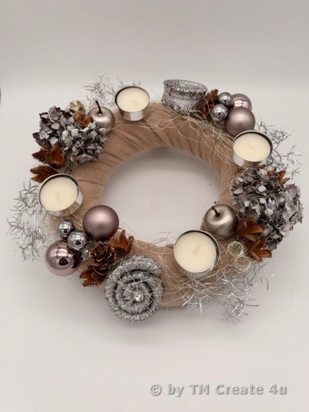 Adventskränze mit Drahtdesign – Bild 7