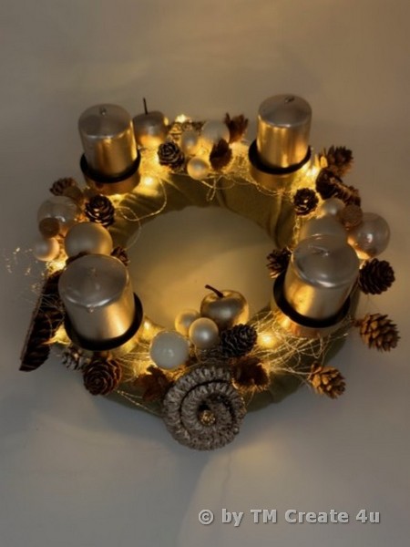 Adventskränze mit Drahtdesign – Bild 3