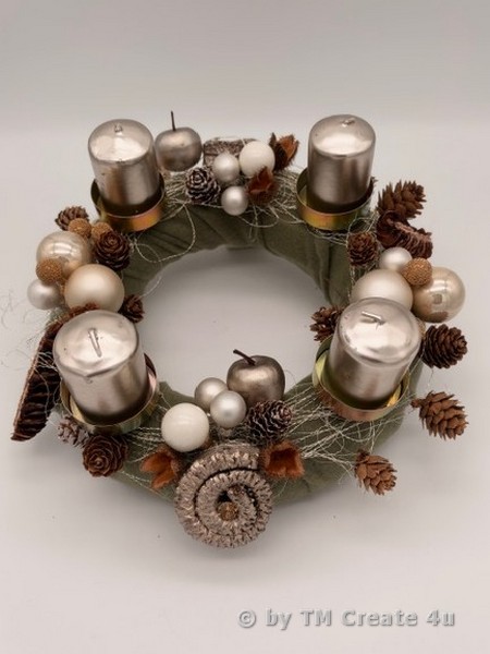 Adventskränze mit Drahtdesign – Bild 2